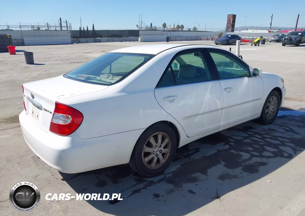 2003 Toyota Camry Xle VIN:4T1BE30K73U123221 - 4
