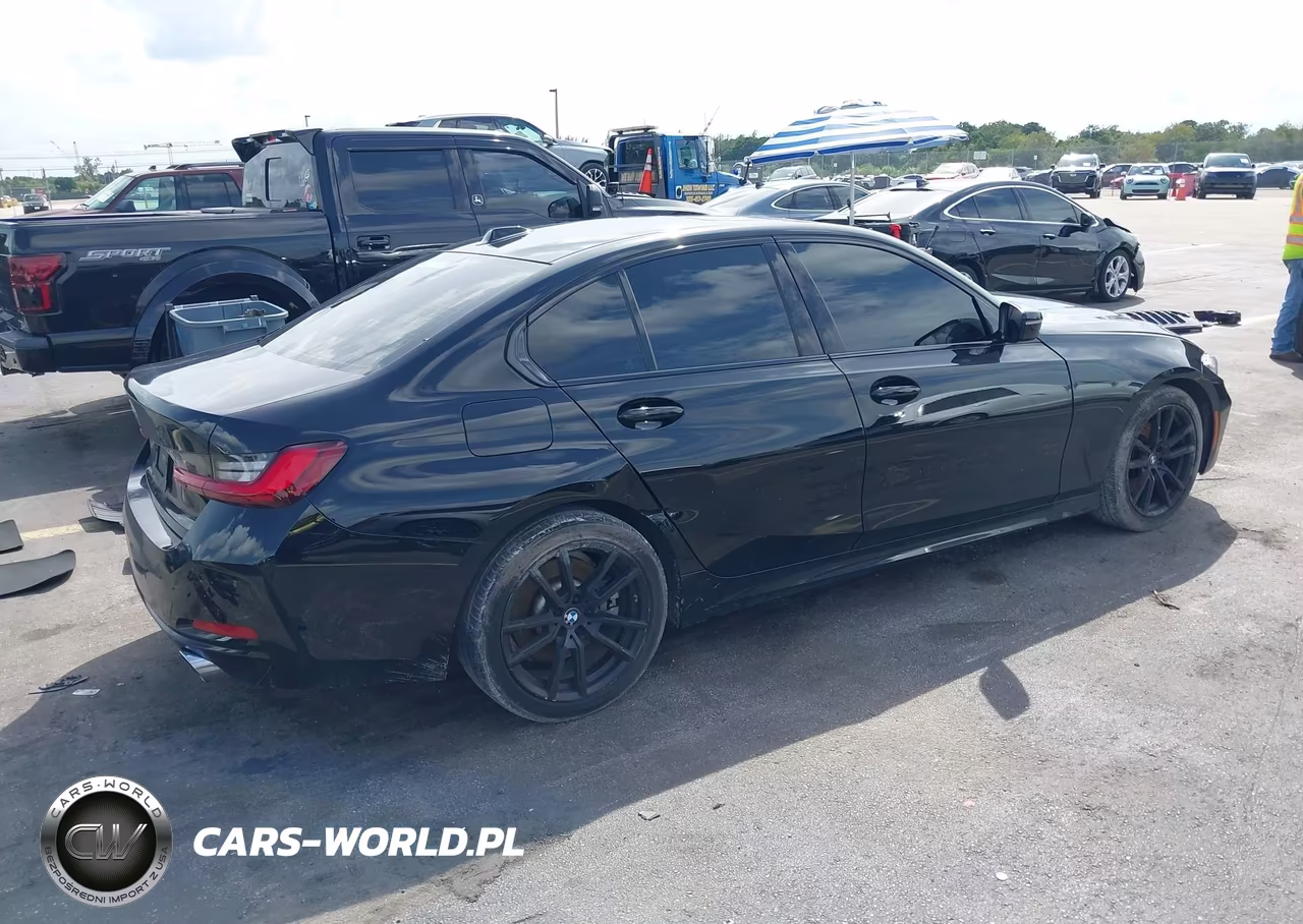 2023 BMW 330I VIN:3MW69FF00P8C83698 - 4