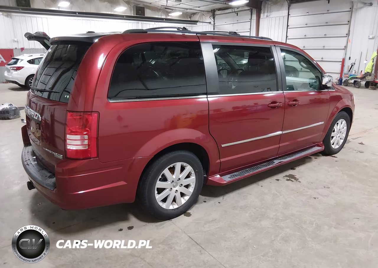 2010 Chrysler Town & Country Touring Plus VIN:2A4RR8DX3AR387860 - 4
