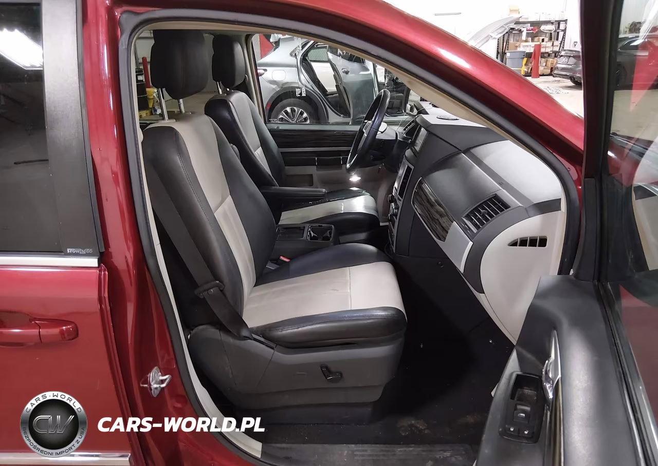 2010 Chrysler Town & Country Touring Plus VIN:2A4RR8DX3AR387860 - 5
