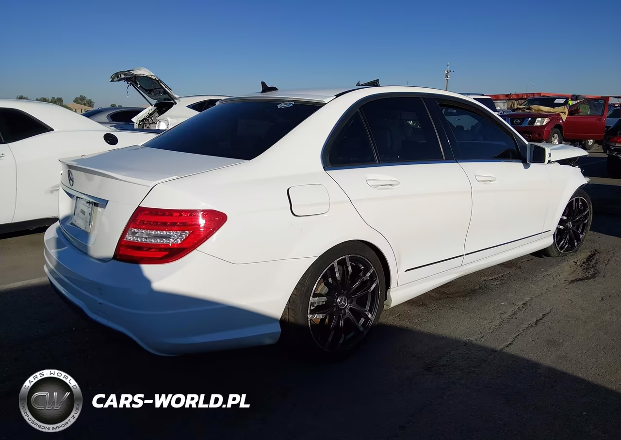 2013 Mercedes-Benz C 250 Sport VIN:WDDGF4HB4DR253873 - 4