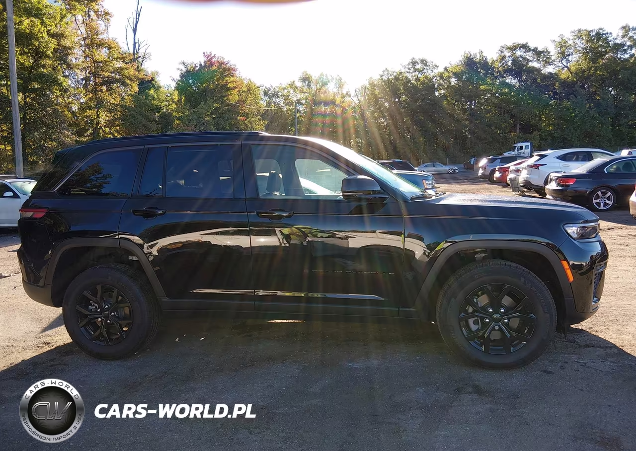 2026 Jeep Grand Cherokee Altitude 4X4 VIN:1C4RJHAR7TC207830 - 13