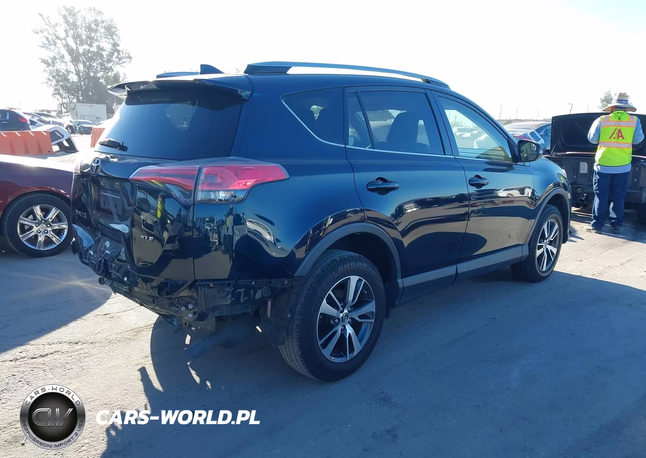 2017 Toyota Rav4 Xle VIN:JTMWFREV6HJ136575 - 4