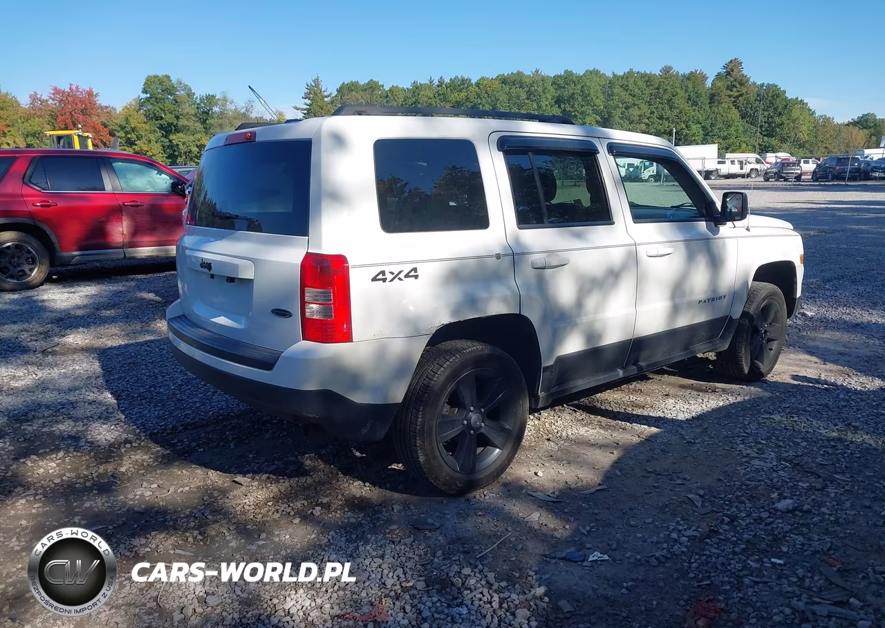 2014 Jeep Patriot Latitude VIN:1C4NJRFB3ED659545 - 4