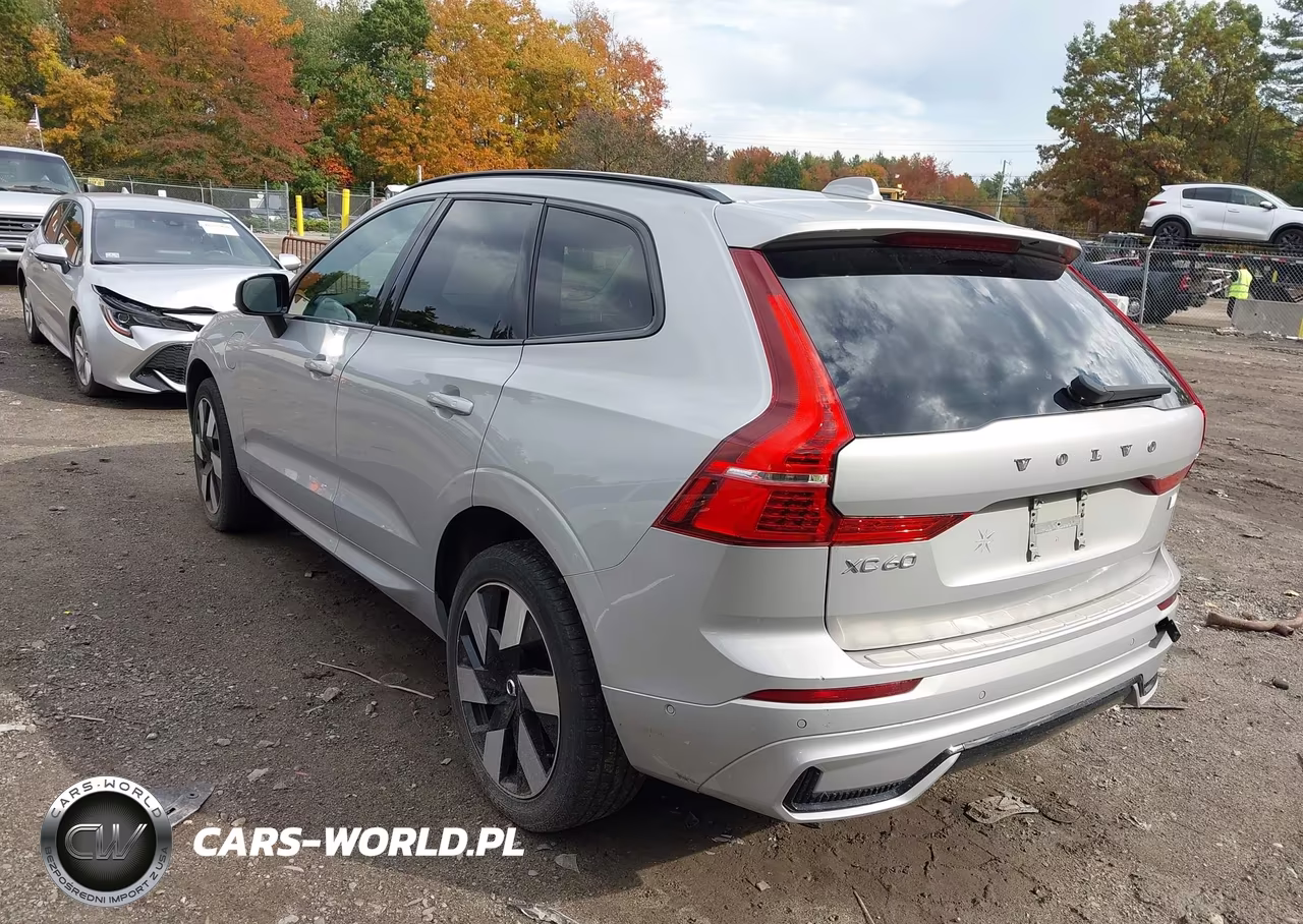2024 Volvo Xc60 Recharge Plug-In Hybrid T8 Plus Dark Theme VIN:YV4H60DL7R1783604 - 3