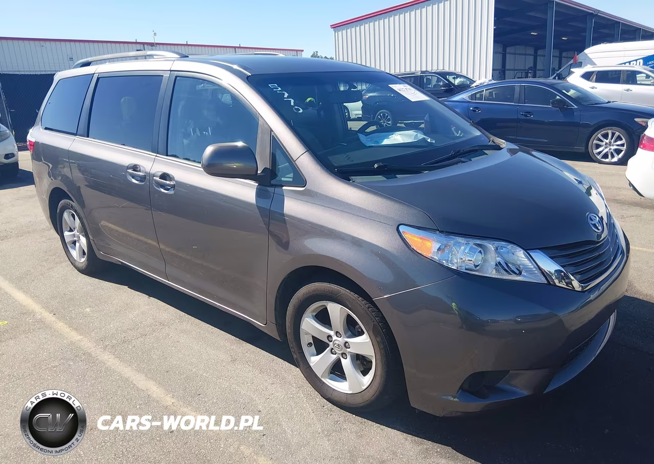 2015 Toyota Sienna Le 8 Passenger