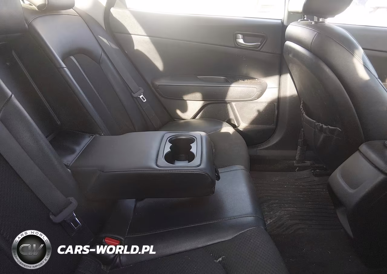 2018 Kia Optima S VIN:5XXGT4L3XJG242975 - 8
