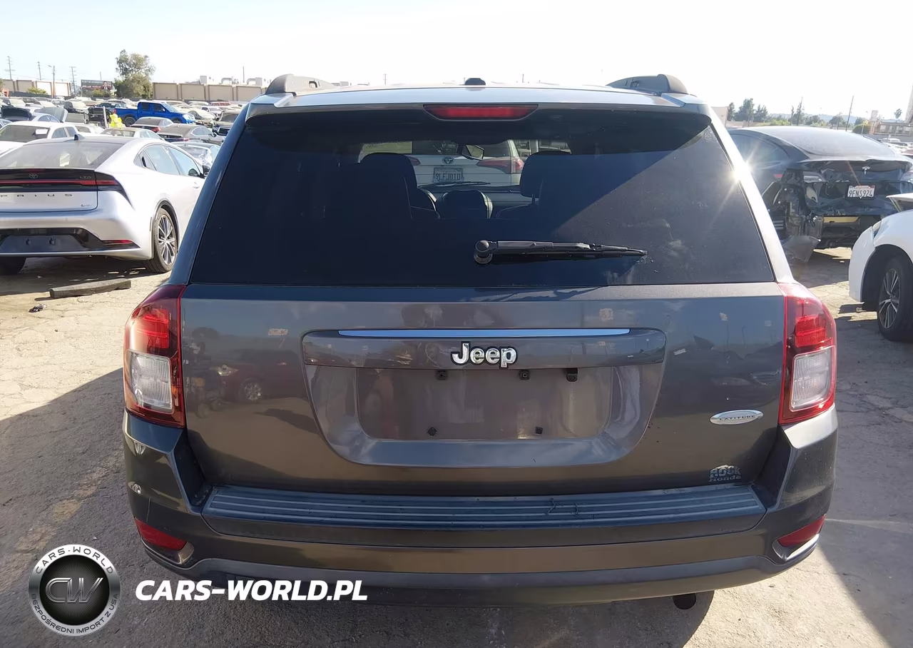 2016 Jeep Compass Latitude VIN:1C4NJCEA6GD742332 - 16