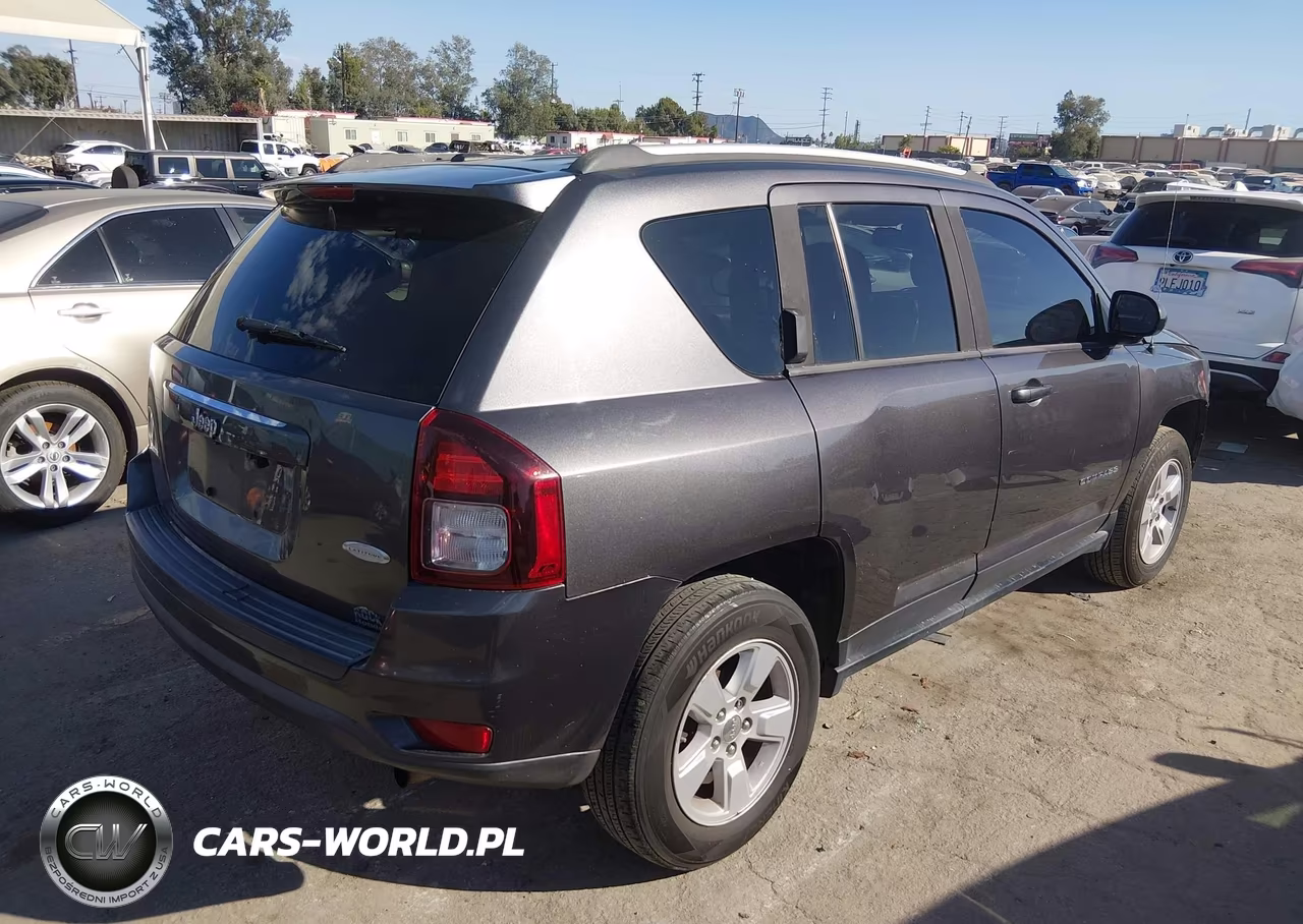 2016 Jeep Compass Latitude VIN:1C4NJCEA6GD742332 - 4