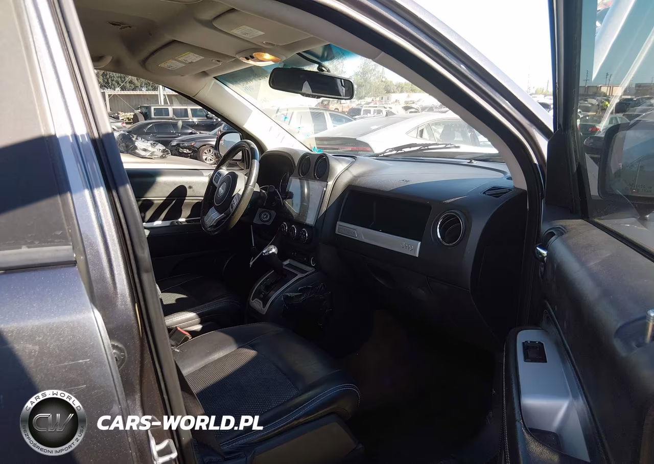 2016 Jeep Compass Latitude VIN:1C4NJCEA6GD742332 - 5