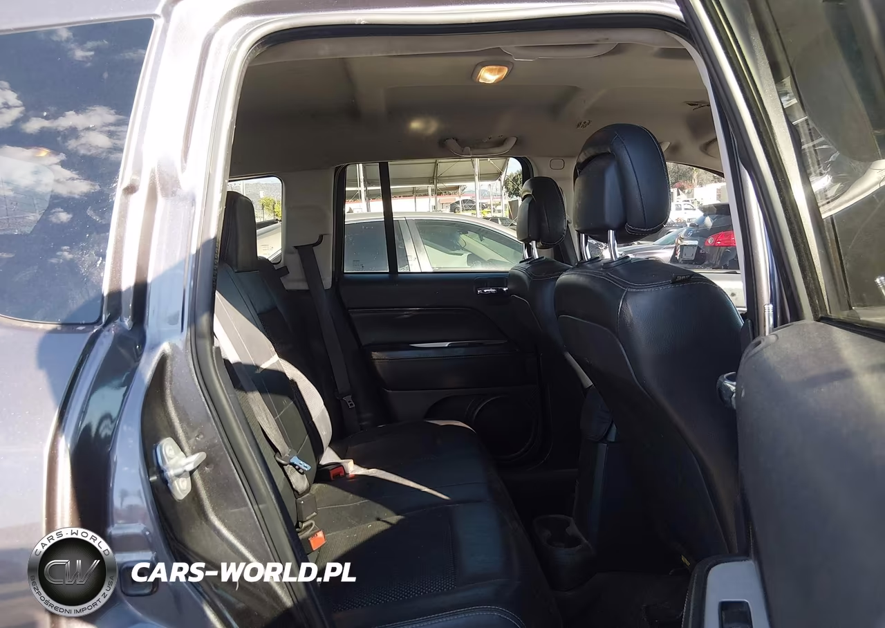 2016 Jeep Compass Latitude VIN:1C4NJCEA6GD742332 - 8