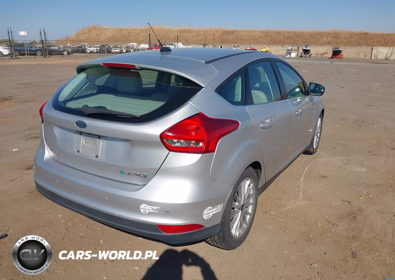 2016 Ford Focus Electric VIN:1FADP3R46GL319387 - 4