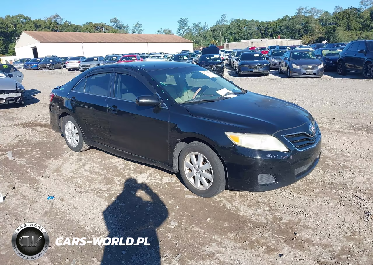 2010 Toyota Camry Le – zdjęcie 1 z 16