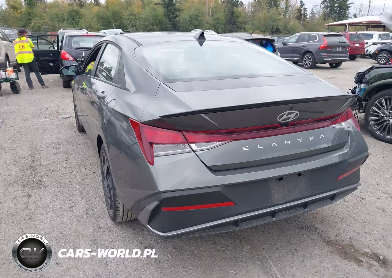 2026 Hyundai Elantra Sel Sport VIN:KMHLM4DGXTU227348 - 3