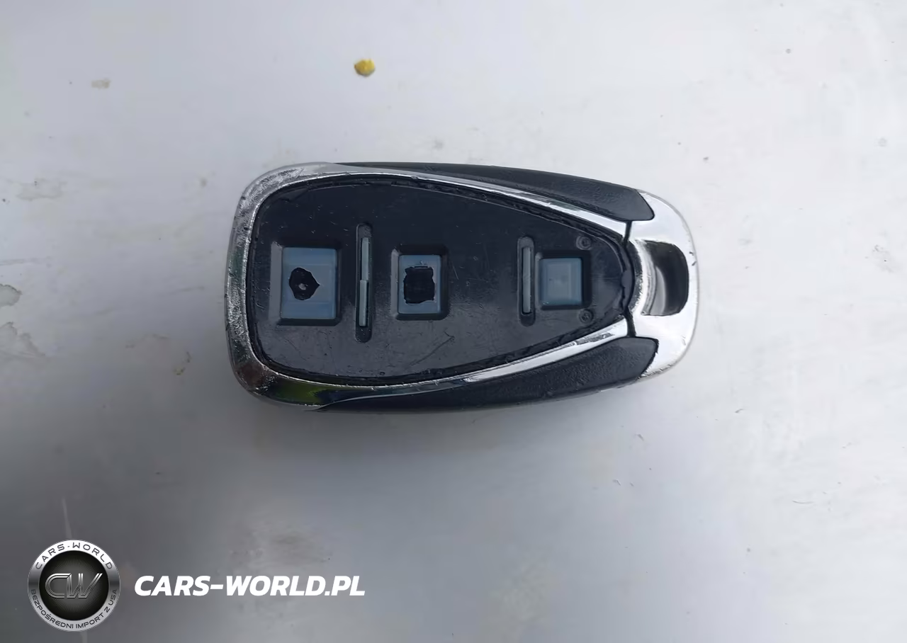 2018 Chevrolet Traverse Ls VIN:1GNERFKW3JJ274148 - 11
