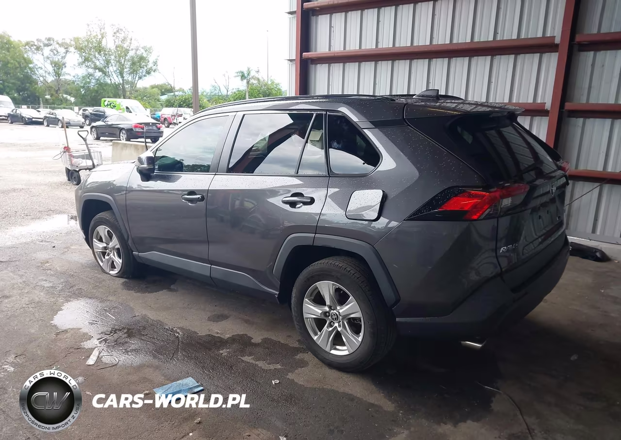 2021 Toyota Rav4 Xle VIN:2T3W1RFV4MC156172 - 3