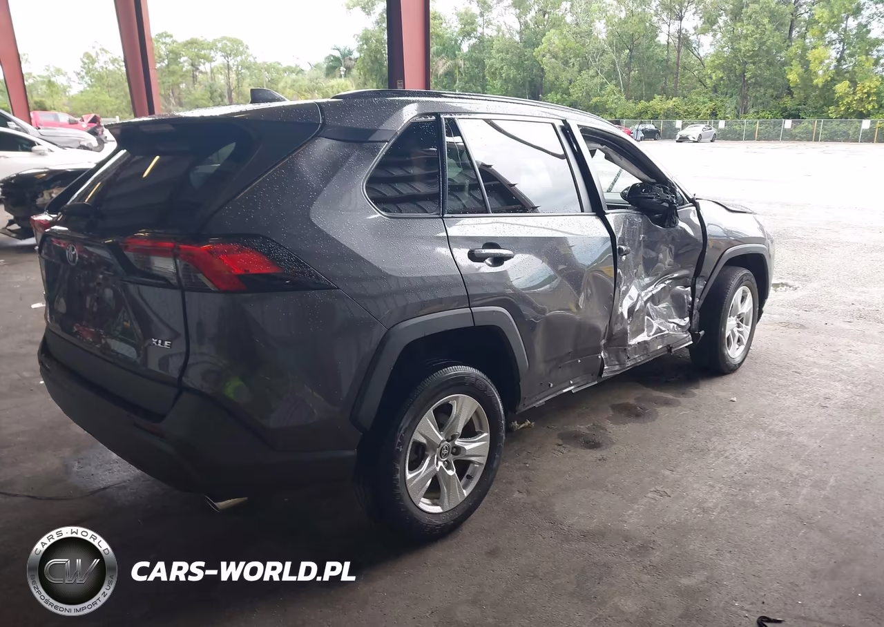 2021 Toyota Rav4 Xle VIN:2T3W1RFV4MC156172 - 4