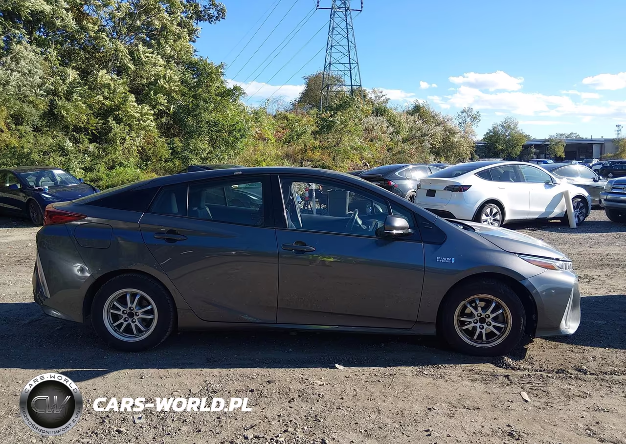 2017 Toyota Prius Prime Premium VIN:JTDKARFP2H3001840 - 14