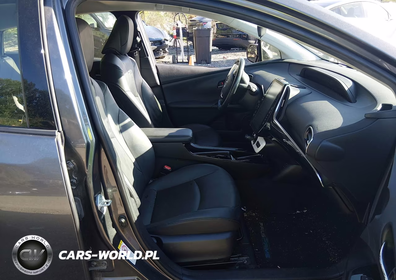 2017 Toyota Prius Prime Premium VIN:JTDKARFP2H3001840 - 5