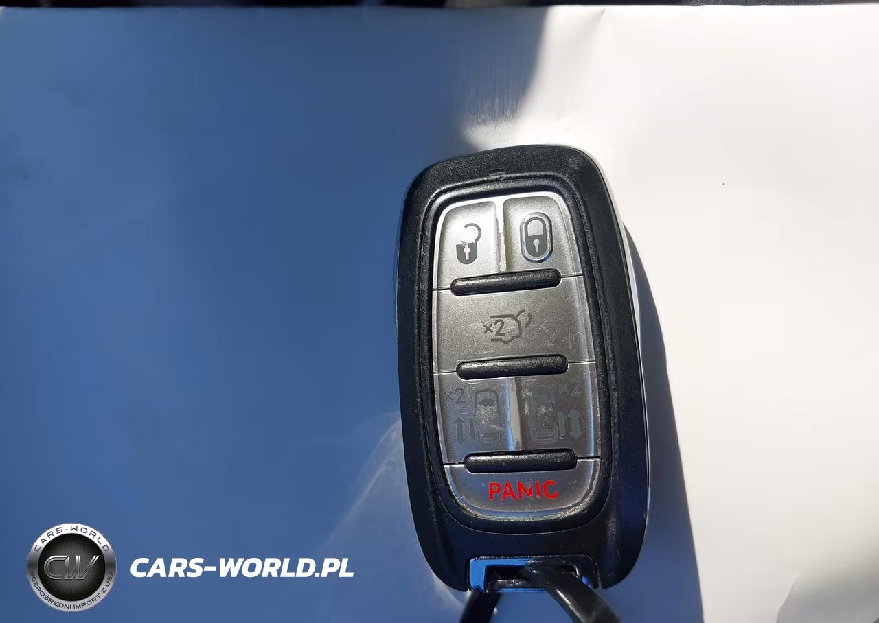 2017 Chrysler Pacifica Touring VIN:2C4RC1DG5HR578947 - 11