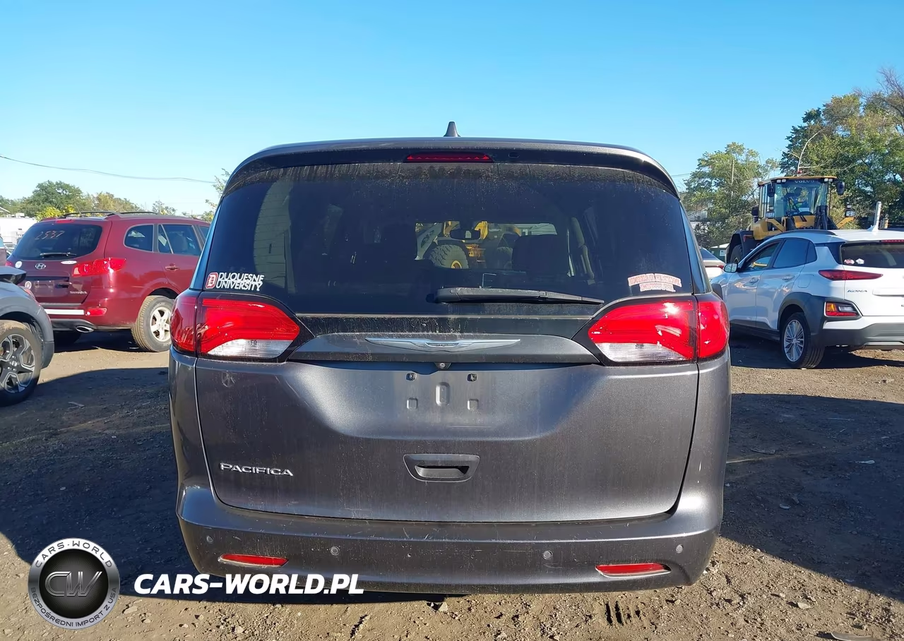 2017 Chrysler Pacifica Touring VIN:2C4RC1DG5HR578947 - 17
