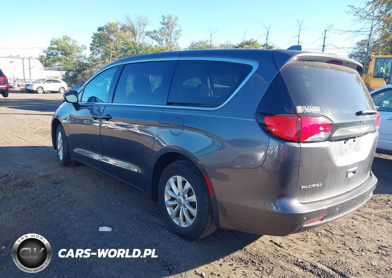 2017 Chrysler Pacifica Touring VIN:2C4RC1DG5HR578947 - 3