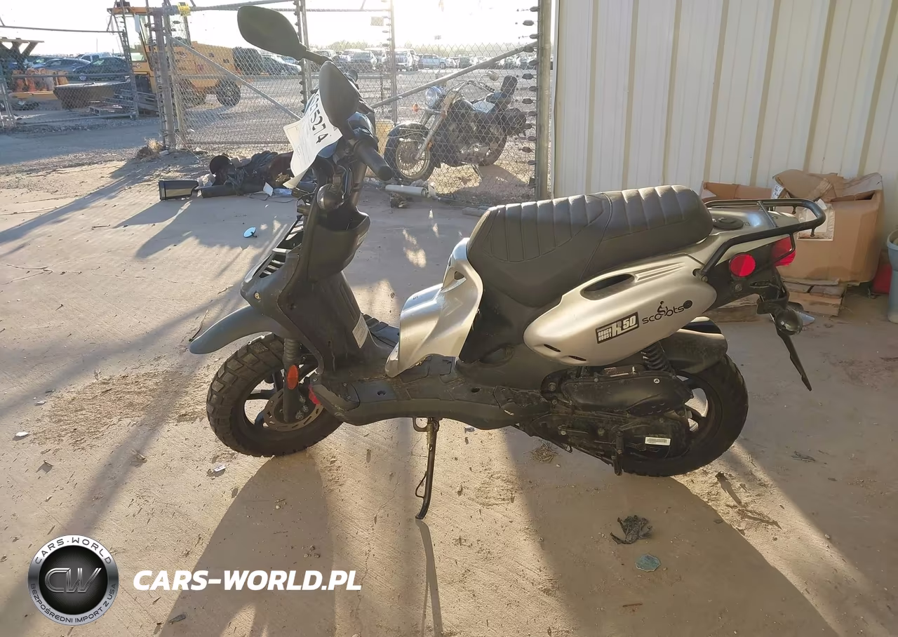 2024 Genuine Scooter Co. Roughhouse 50 VIN:RFVPMP203R1025559 - 14