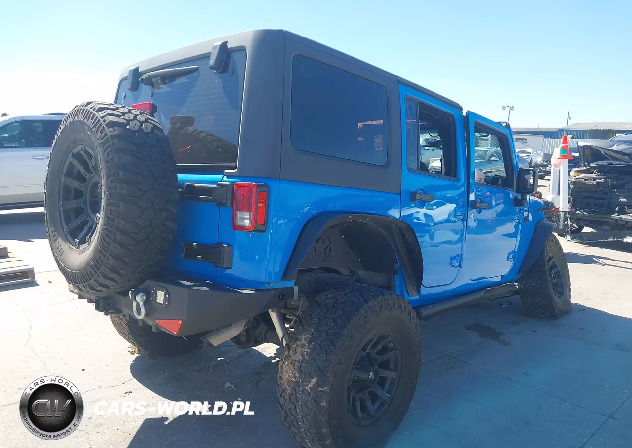 2015 Jeep Wrangler Unlimited Sport VIN:1C4BJWDG7FL683158 - 4