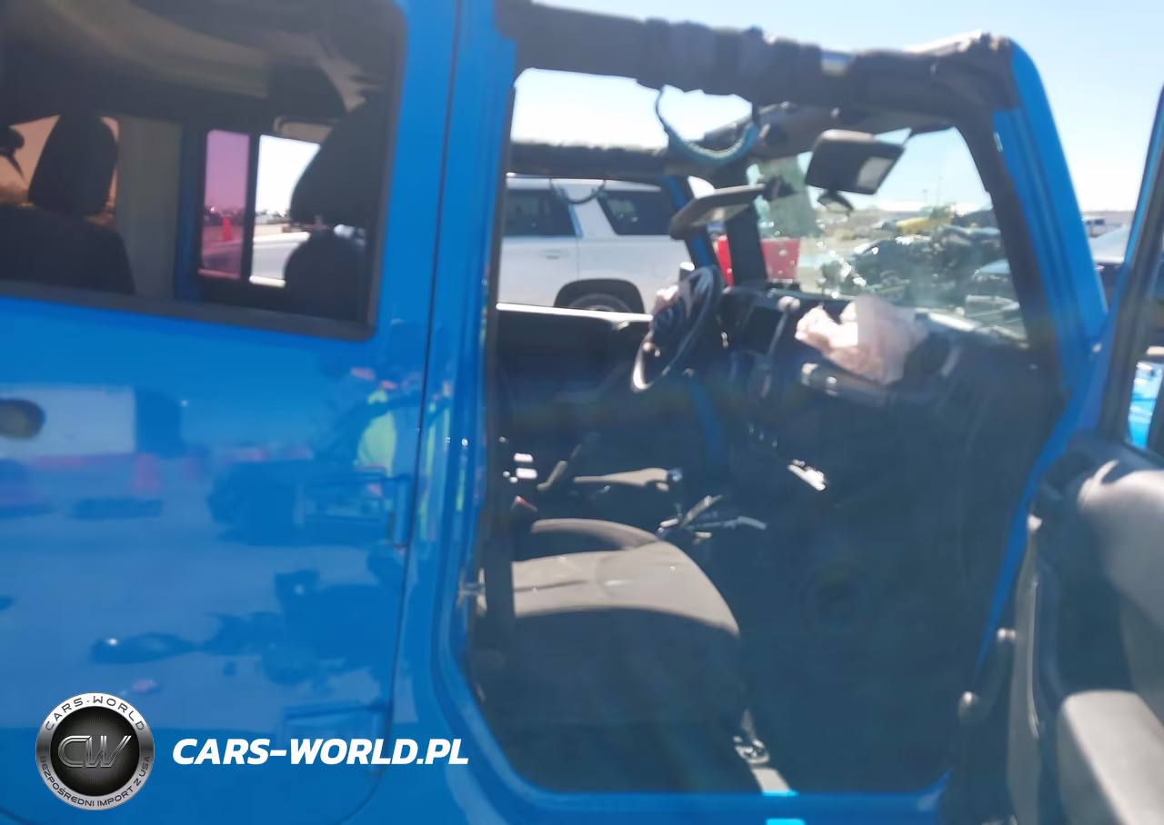 2015 Jeep Wrangler Unlimited Sport VIN:1C4BJWDG7FL683158 - 5