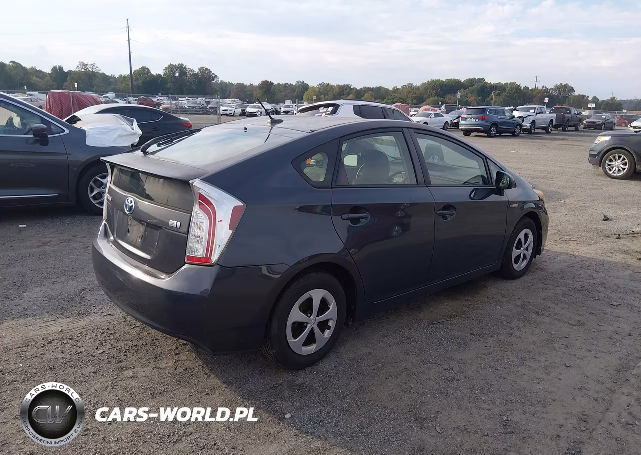 2012 Toyota Prius Three VIN:JTDKN3DU8C5393701 - 4
