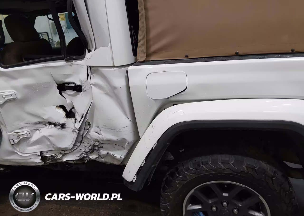 2020 Jeep Gladiator Overland 4X4 VIN:1C6HJTFG3LL175357 - 18