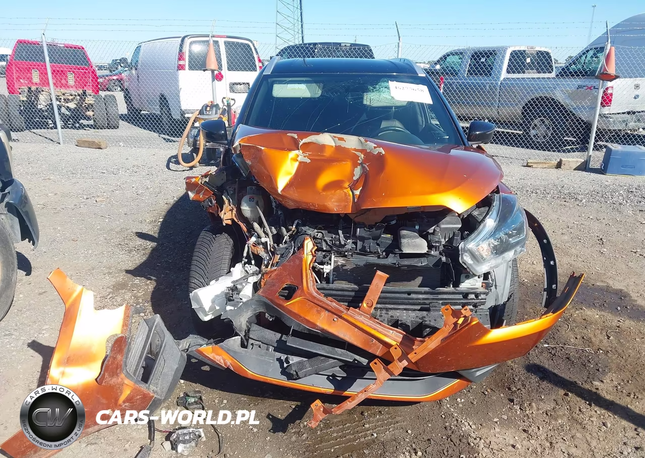2019 Nissan Kicks Sr VIN:3N1CP5CU5KL568161 - 13