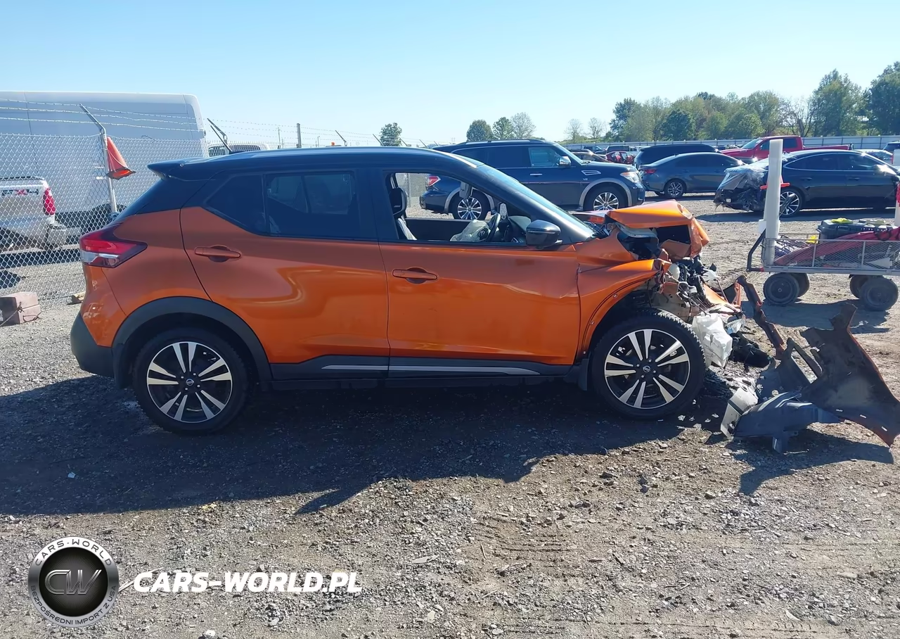 2019 Nissan Kicks Sr VIN:3N1CP5CU5KL568161 - 14