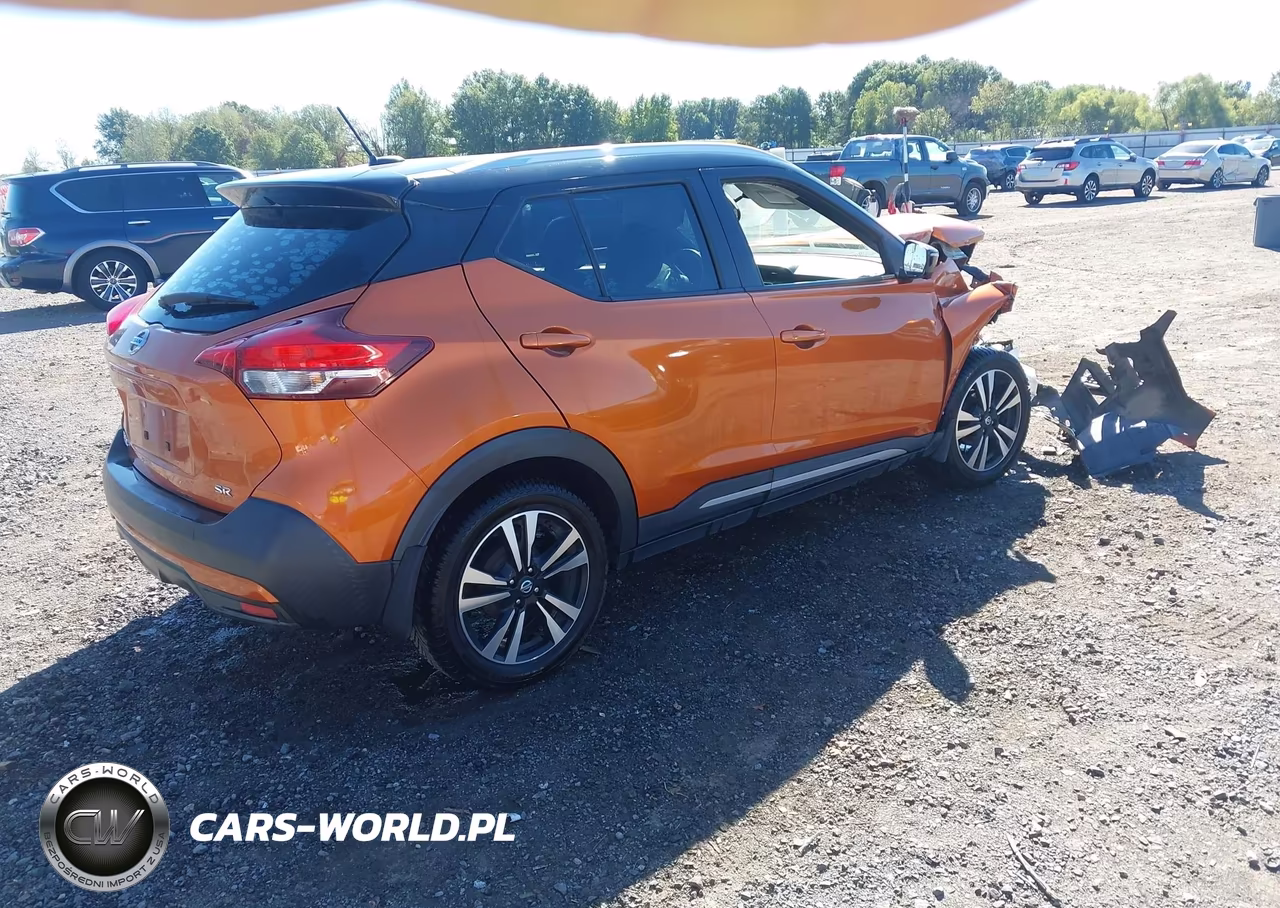 2019 Nissan Kicks Sr VIN:3N1CP5CU5KL568161 - 4