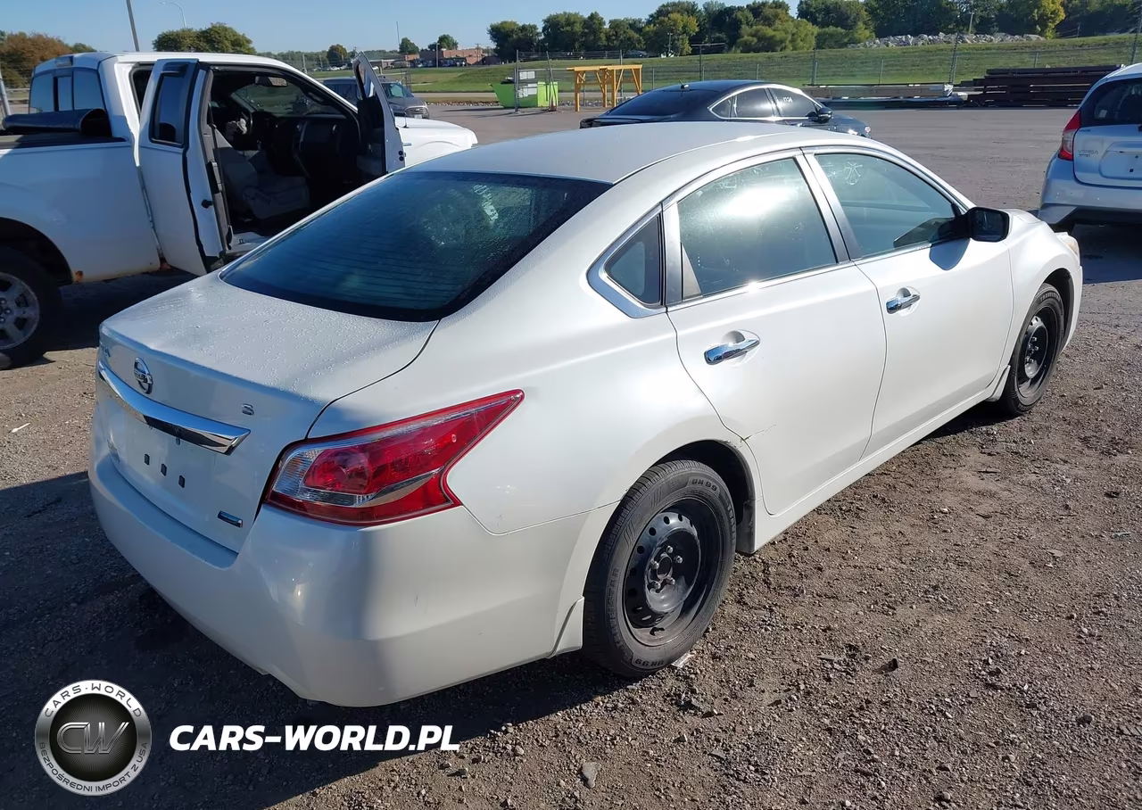 2014 Nissan Altima 2.5 S VIN:1N4AL3AP4EC278582 - 4