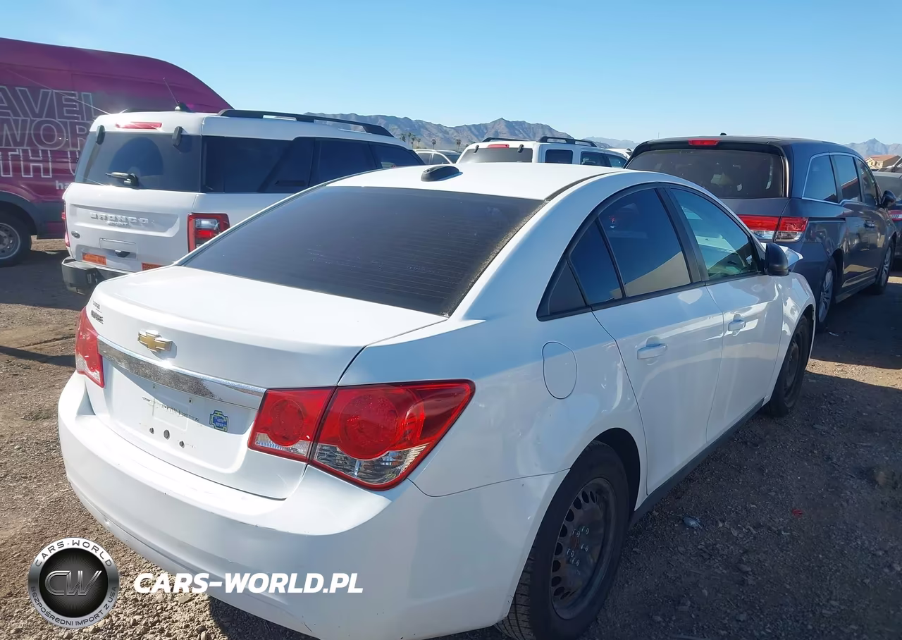 2015 Chevrolet Cruze Ls Auto VIN:1G1PA5SG9F7278732 - 4