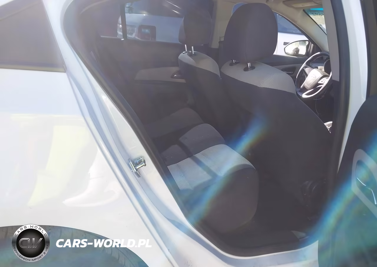 2015 Chevrolet Cruze Ls Auto VIN:1G1PA5SG9F7278732 - 8