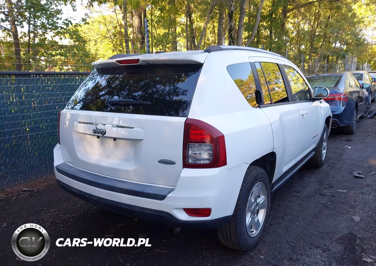 2016 Jeep Compass Latitude VIN:1C4NJCEA9GD788964 - 4