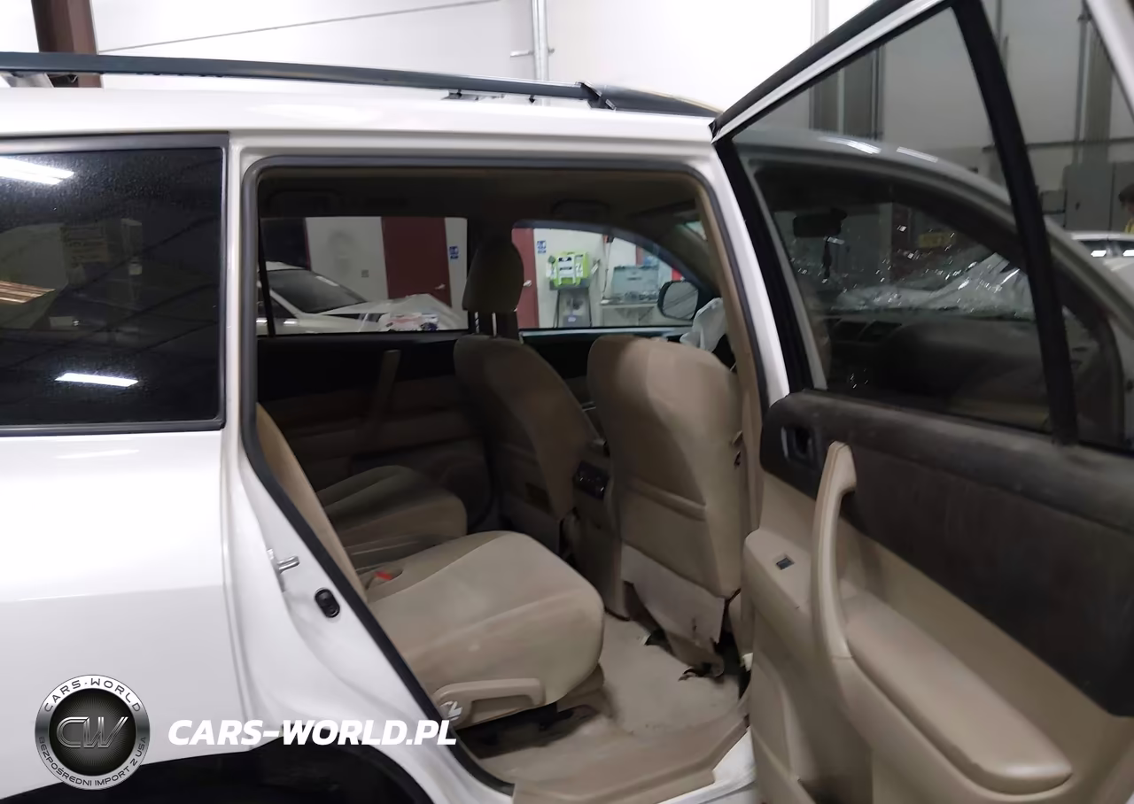 2010 Toyota Highlander Base V6 VIN:5TDBK3EH7AS001583 - 8