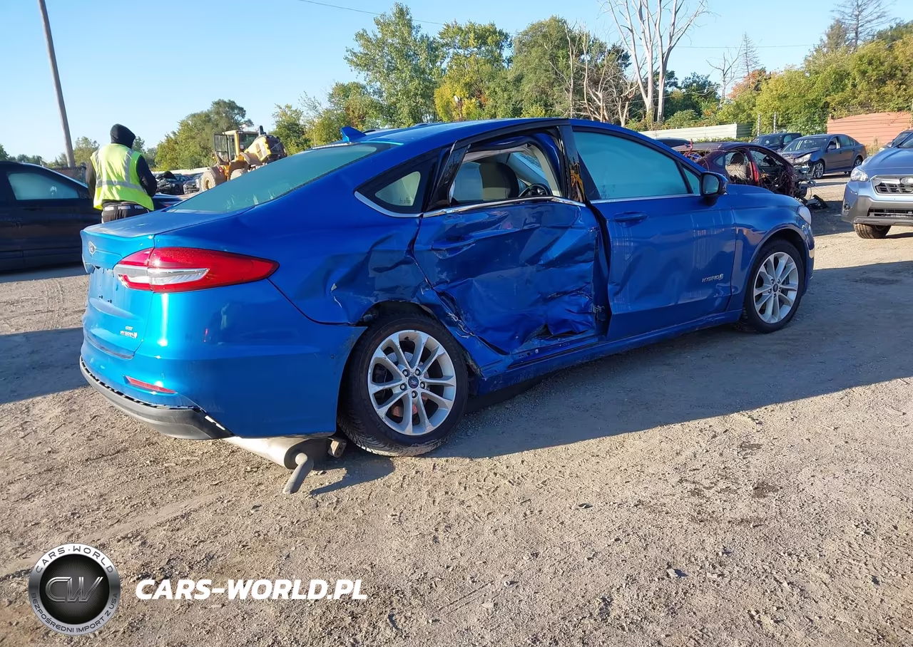 2019 Ford Fusion Se VIN:3FA6P0LU7KR197455 - 4