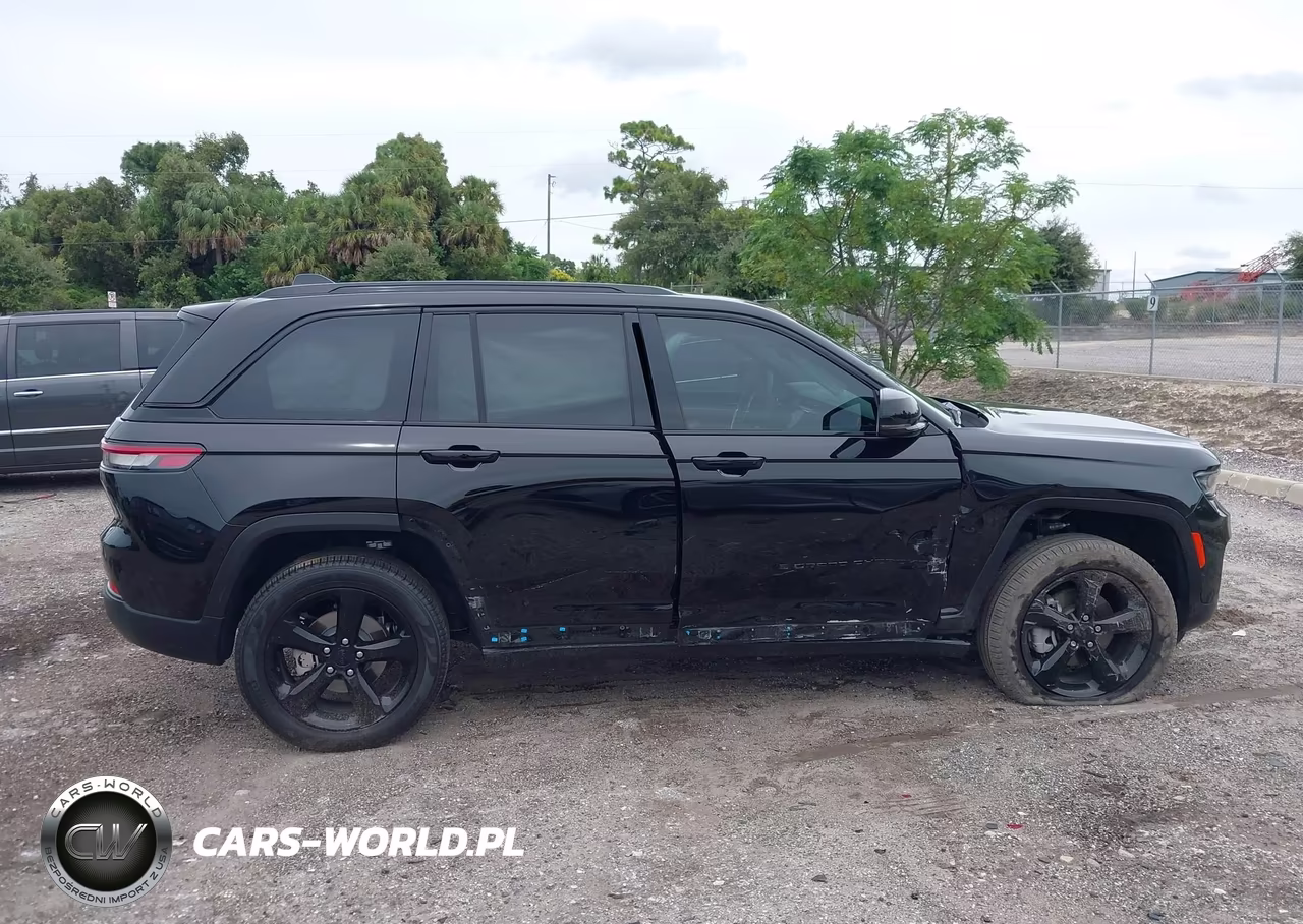 2025 Jeep Grand Cherokee Limited 4X2 VIN:1C4RJGBG4S8749833 - 13