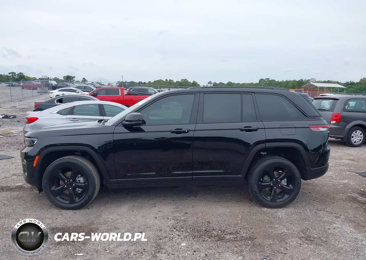 2025 Jeep Grand Cherokee Limited 4X2 VIN:1C4RJGBG4S8749833 - 14