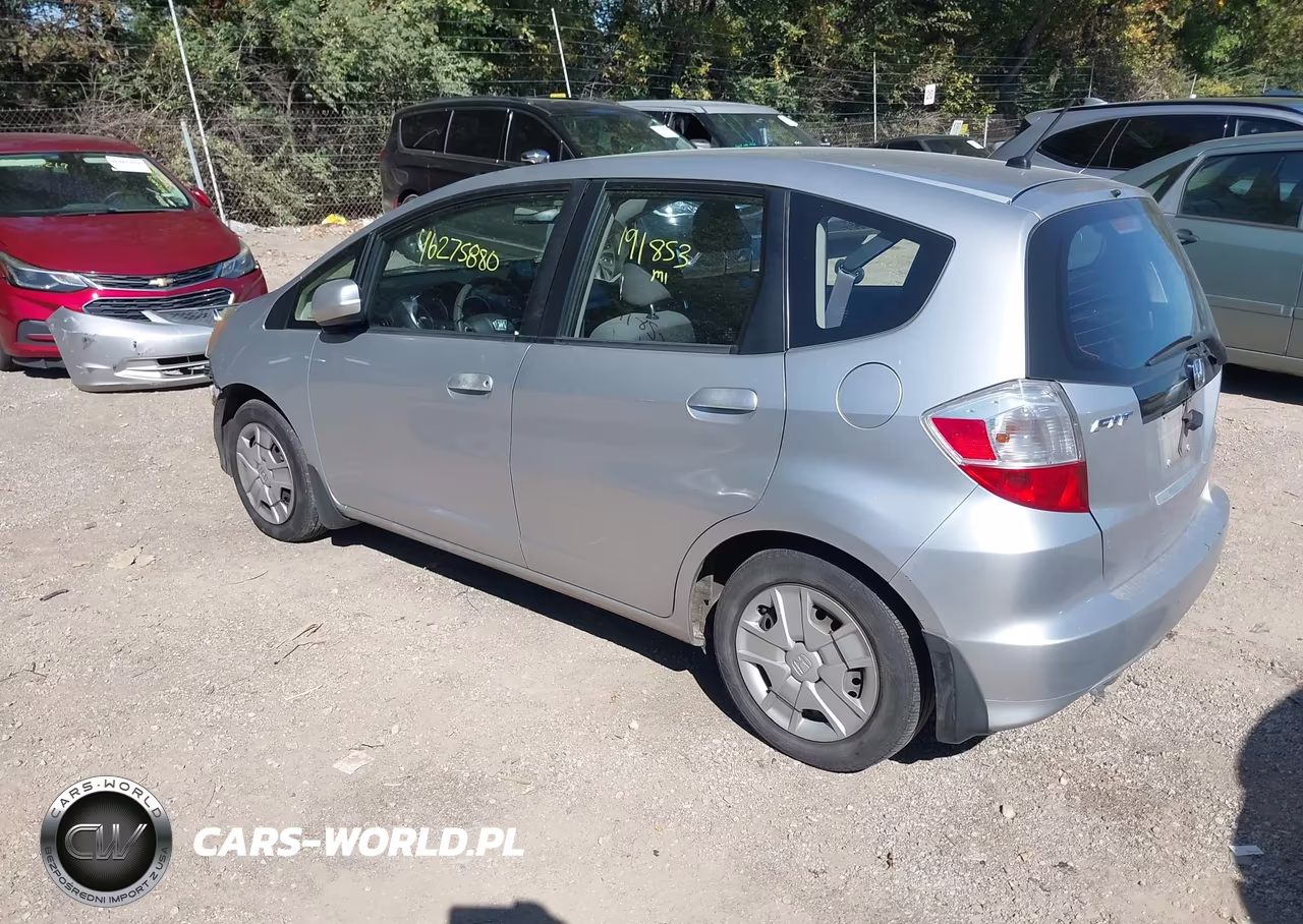 2013 Honda Fit VIN:JHMGE8H34DC073923 - 3