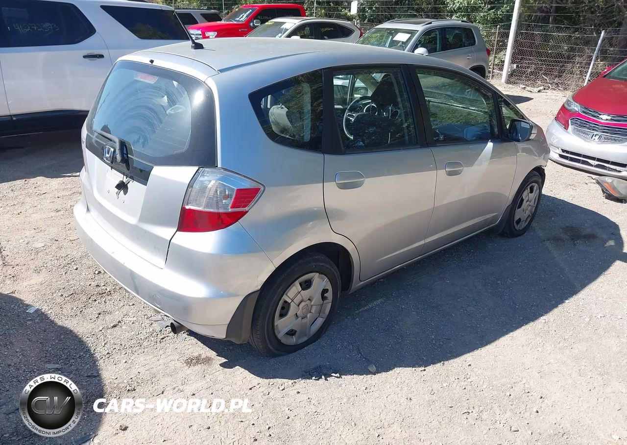 2013 Honda Fit VIN:JHMGE8H34DC073923 - 4