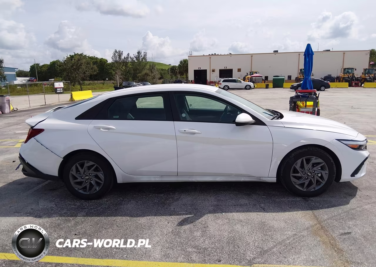 2026 Hyundai Elantra Hybrid Blue VIN:KMHLM4DJXTU196002 - 13