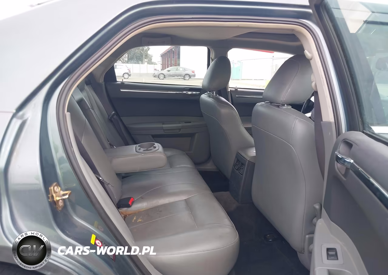2005 Chrysler 300 Touring VIN:2C3AA53G65H123302 - 8