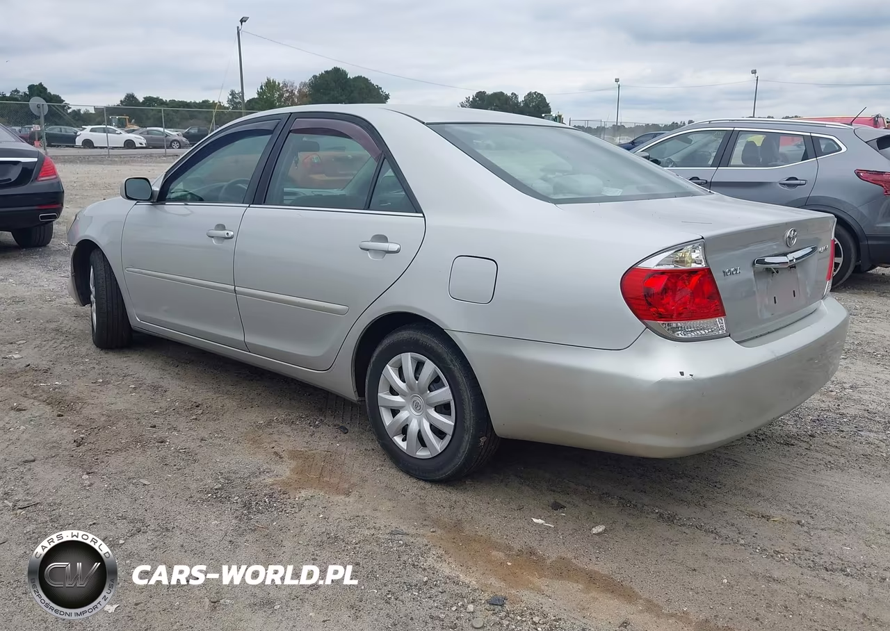 2005 Toyota Camry Le VIN:4T1BE30K25U522282 - 3