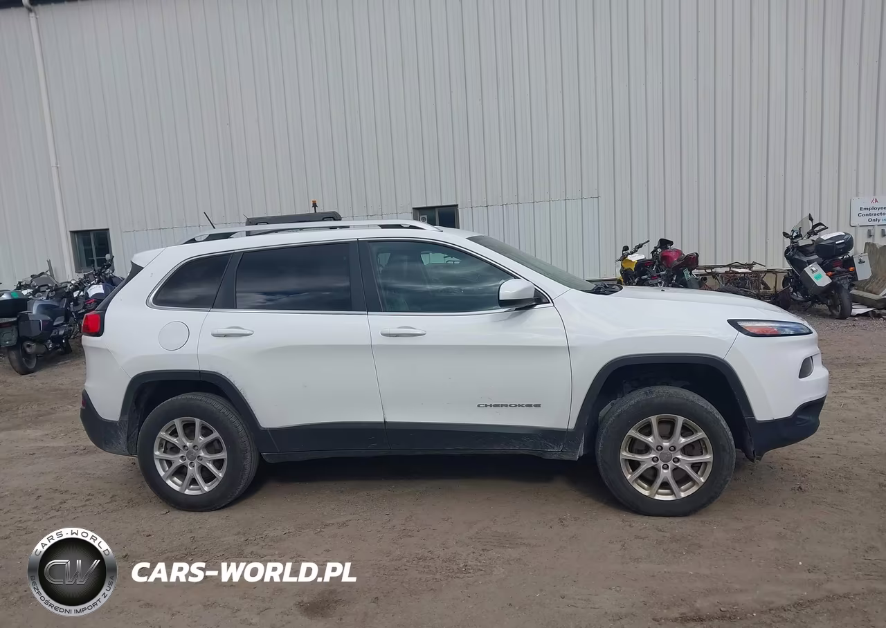 2015 Jeep Cherokee Latitude VIN:1C4PJMCS1FW625478 - 13