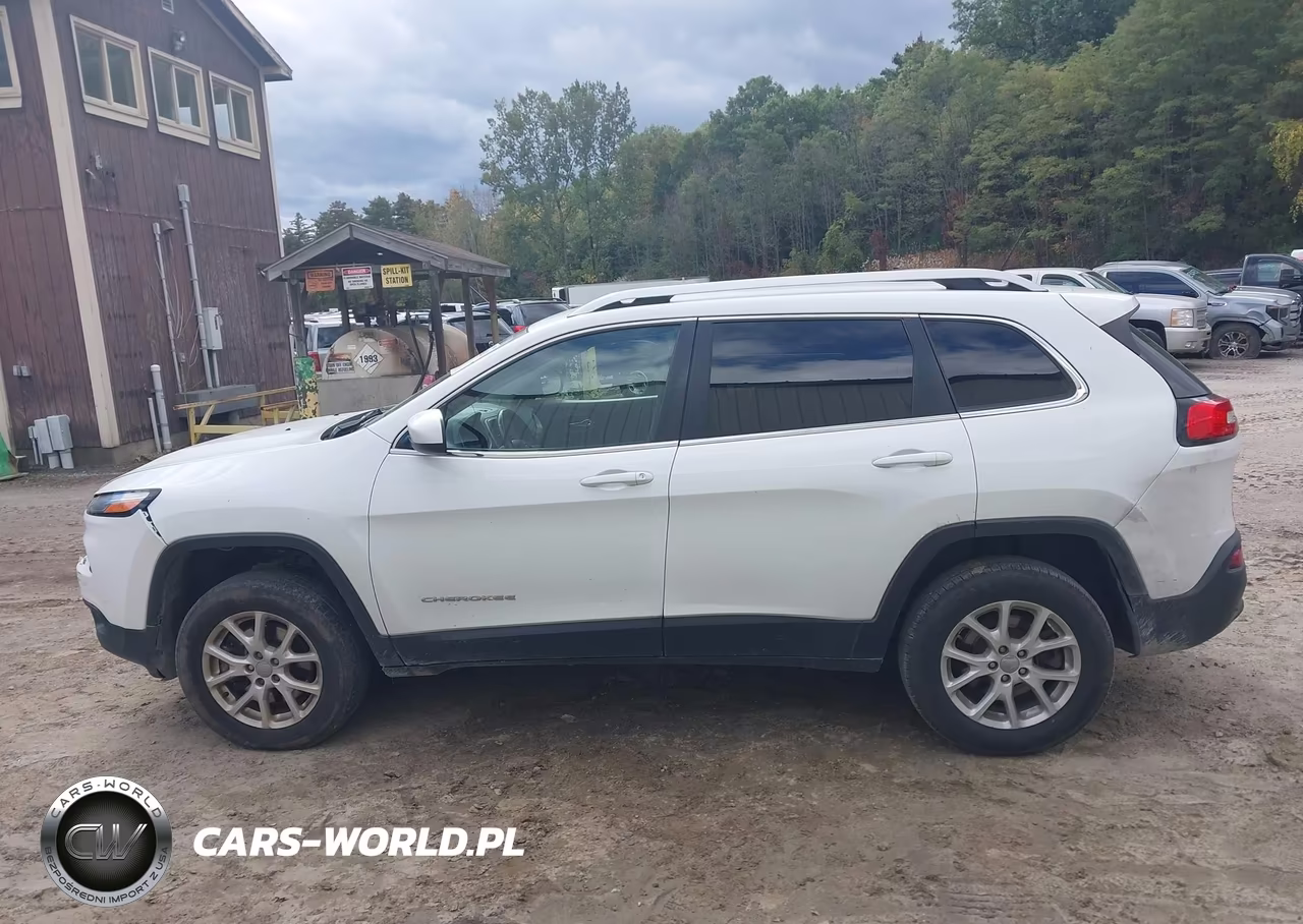 2015 Jeep Cherokee Latitude VIN:1C4PJMCS1FW625478 - 14