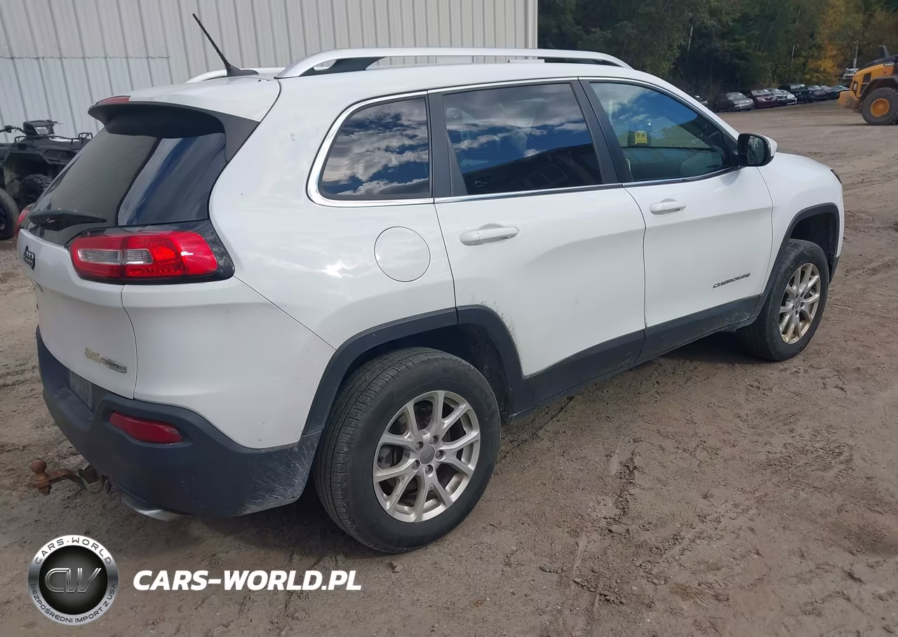 2015 Jeep Cherokee Latitude VIN:1C4PJMCS1FW625478 - 4